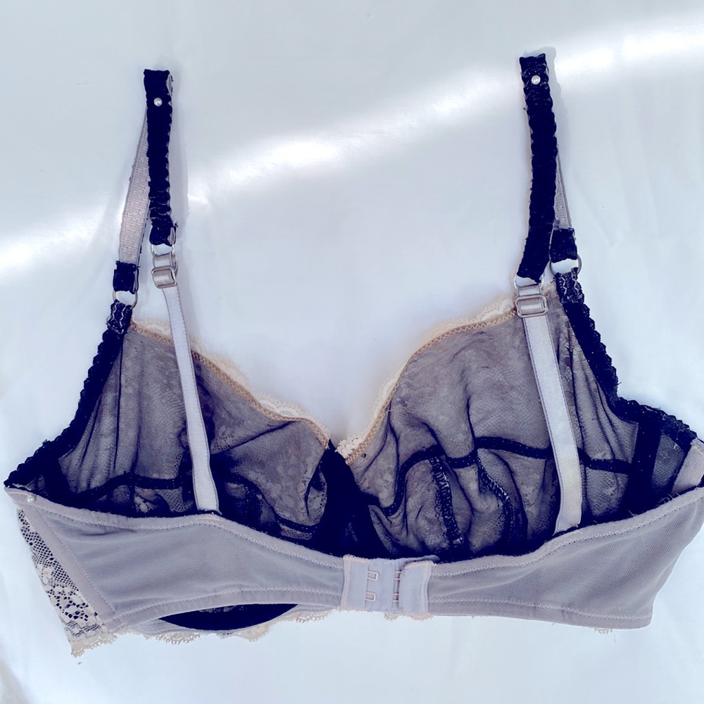 Very Pretty Vintage Elle Macpherson Lace Lined Cream/Black Bra Size G (Large) - Picture 5 of 11
